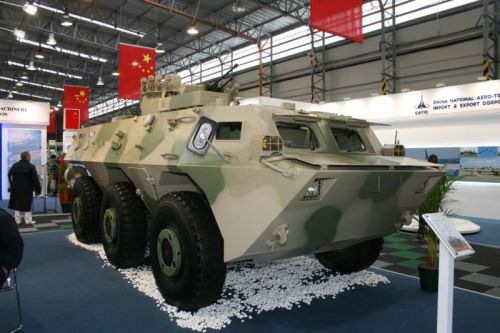 写真・図版 : 中国は新型兵器を多数開発しているが、依然、旧式装備も多い。