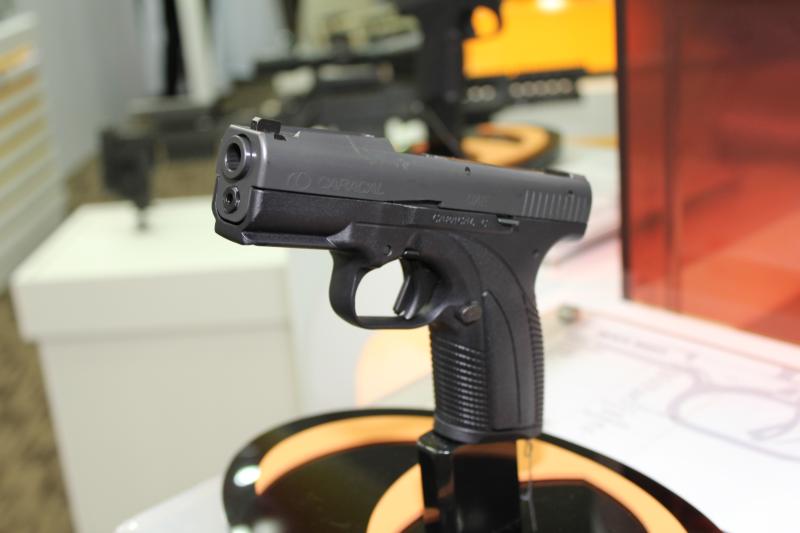 写真・図版 : ＵＡＥで生産されているカラカル拳銃。ＵＡＥの国防軍や警察で採用されている他、輸出もされている。