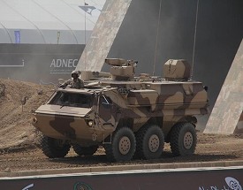 写真・図版 : UAE陸軍のフックスNBC装甲車。無論エアコン装備＝筆者提供