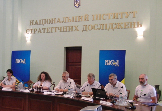写真・図版 : ウクライナ国立戦略研究所に集まった専門家たち
