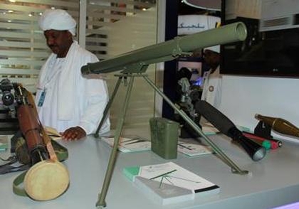 写真・図版 : スーダンが展示していた兵器はほとんど中国の兵器そのものだ＝筆者撮影