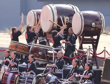 写真・図版 : 唯一の日本のプレゼンスを示したのは太鼓のパフォーマンス＝筆者撮影