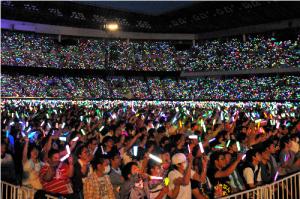 ＡＫＢ総選挙の会場は、この盛り上がり＝2013年6月8日、横浜市の日産スタジアム