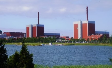 写真・図版 : オルキルオト原子力発電所。