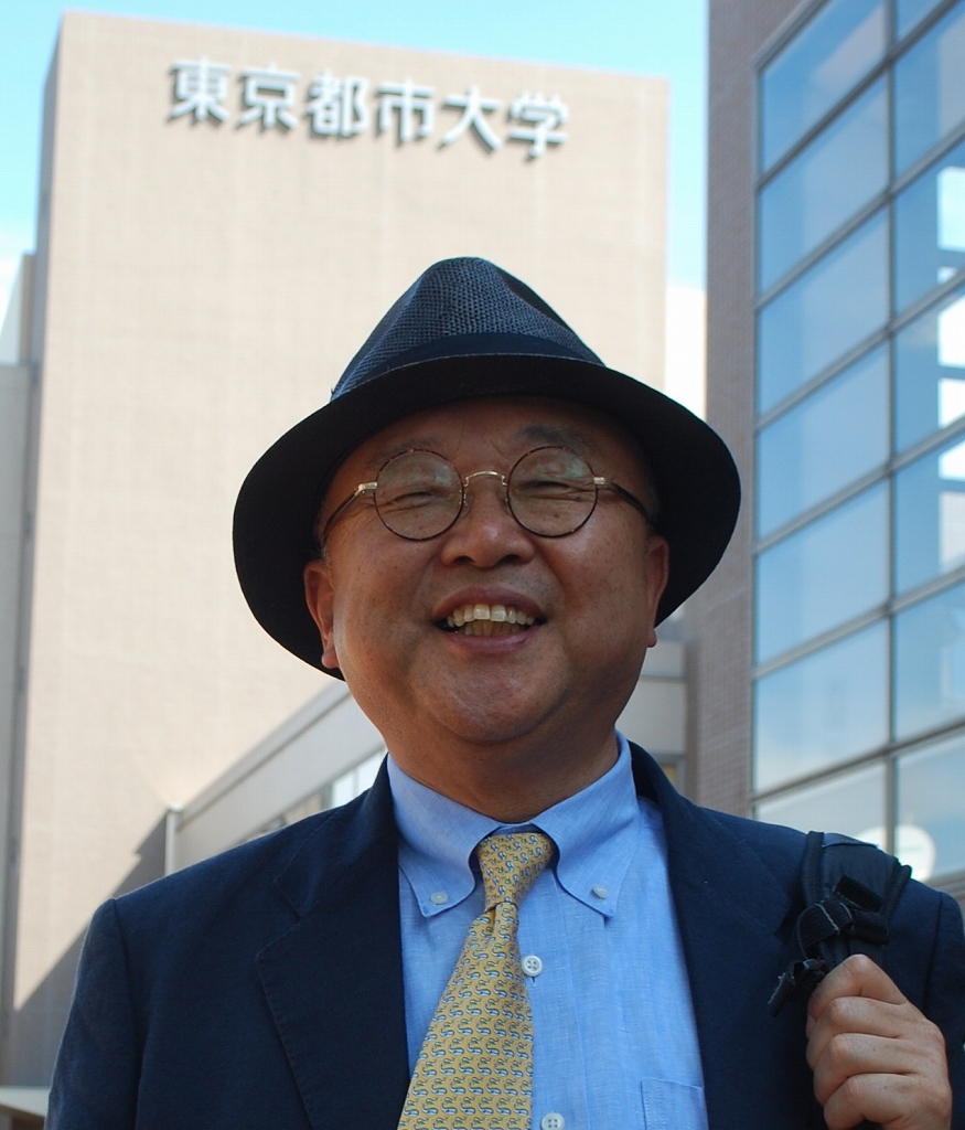 写真・図版 : 小俣一平・東京都市大教授。ペンネームは坂上遼