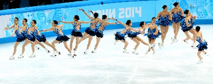フリーでトリプルアクセルを成功させた浅田真央（画面右から、１４枚を合成）