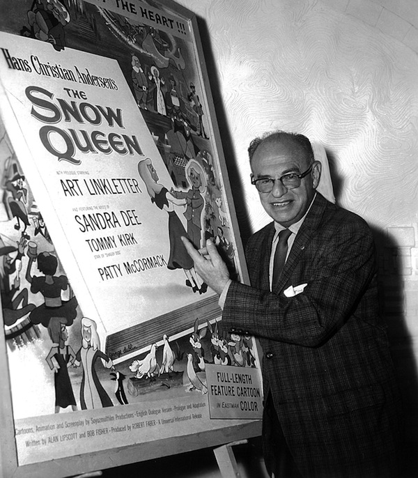 写真・図版 : 英語版『雪の女王』を手がけたデイブ・フライシャー（1960年）＝釘宮陽一郎氏提供
