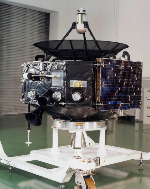 写真・図版 : 1998年に打ち上がった火星探査機「のぞみ」。宇宙航空研究開発機構（JAXA）提供。