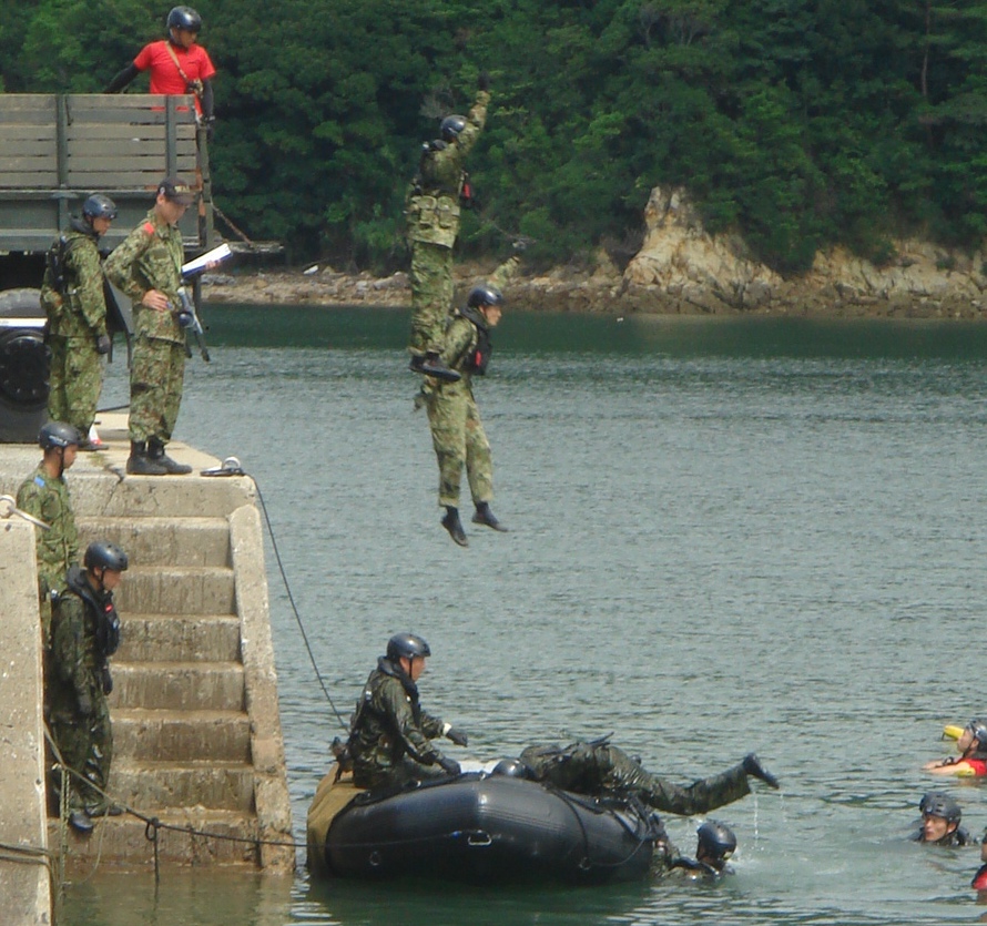 米海兵隊そっくり 日本版 海兵隊 の猛訓練をみる 谷田邦一 論座 朝日新聞社の言論サイト