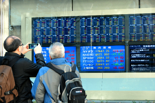 写真・図版 : 選挙後、株価はどうなる？＝2014年11月18日、名古屋市中区