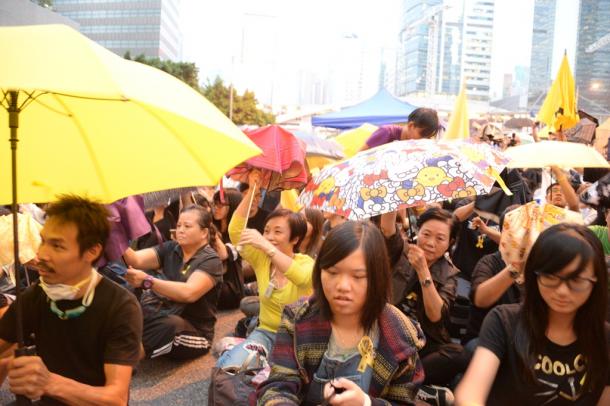 写真・図版 : 香港の「雨傘革命」には多くの若者が参加した