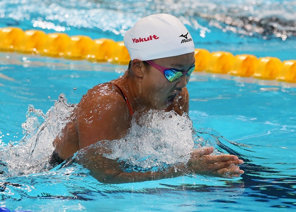世界水泳選手権の女子200メートル平泳ぎで優勝した渡部奈生子＝2015年8月7日、ロシア・カザン