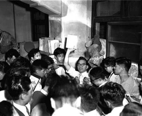 小松川事件で18歳の定時制高校1年の少年が強盗殺人容疑で逮捕された＝1958年9月1日、東京都江戸川区の小松川署