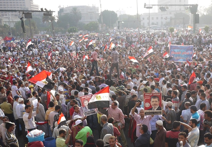 2012年6月のエジプト大統領選挙の後、タハリール広場を埋めたムスリム同胞団系のムルシ候補を支持する集会＝2012年6月
