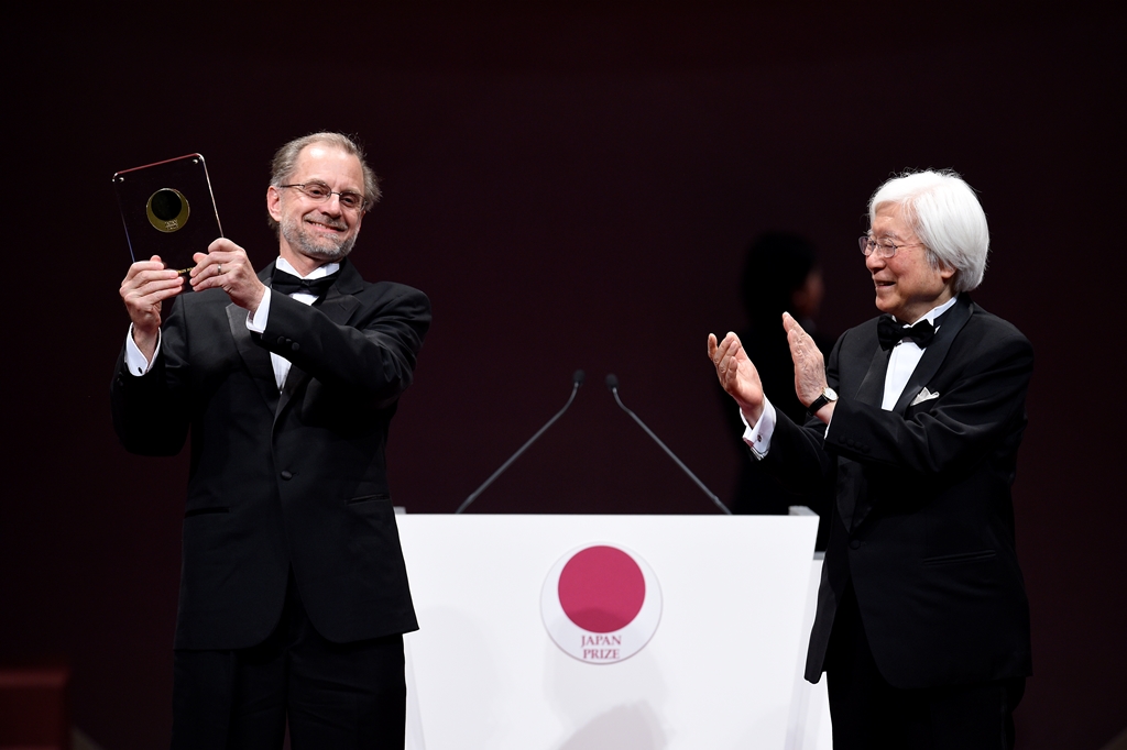 写真・図版 : 日本国際賞授賞式＝国際科学技術財団提供