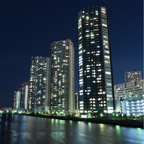 湾岸地区に立ち並ぶタワーマンション＝2015年2月、東京都江東区