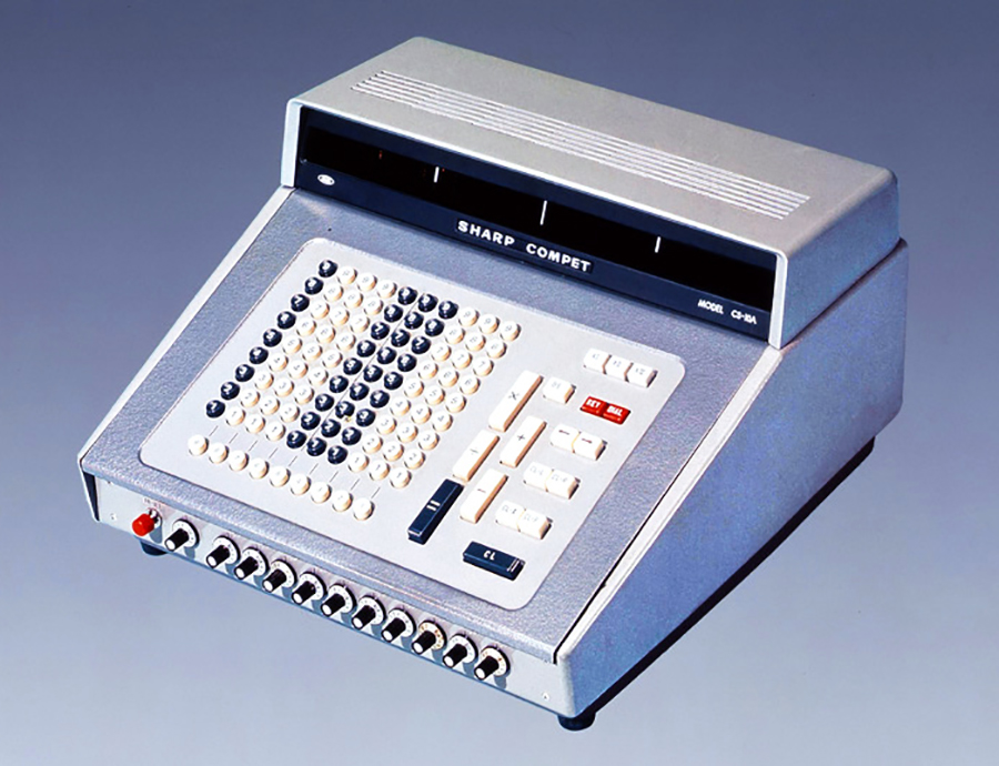 写真・図版 : シャープが1964年に発売した国産電卓の１号機
