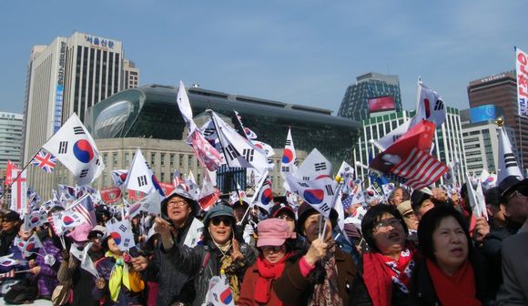 写真・図版：朴大統領罷免、韓国の分断は修復されるのか