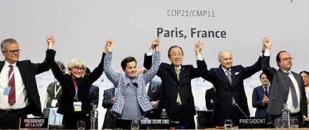 パリ協定が成立したCOP21=仏政府のHPより