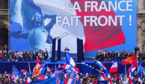 パリ・オペラ広場での国民戦線（FN
）集会＝2015年5月、冨永格撮影