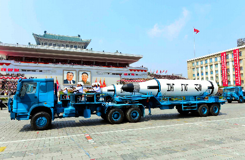 平壌での金日成主席の誕生１０５周年慶祝軍事パレードに登場した弾道ミサイル「北極星」＝朝鮮通信