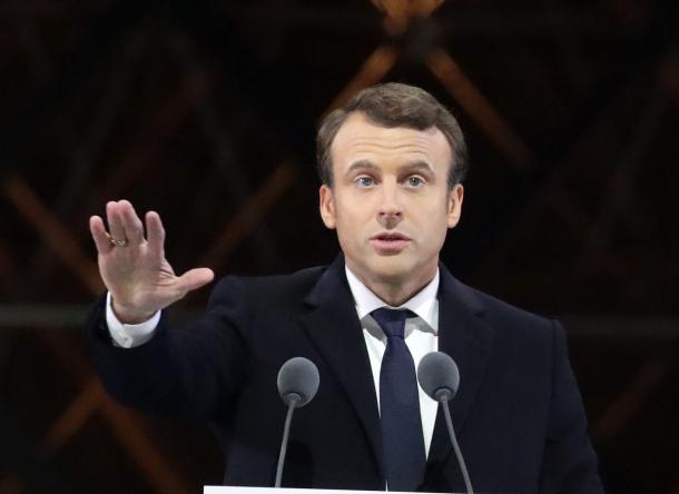 フランス社会の深淵に立ち向かう青年大統領