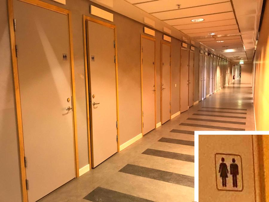 写真・図版 : スウェーデン・ウプサラ大学の地階廊下にずらりと並ぶ個室のトイレ。すべて男女兼用（諸岡倫子さん撮影）
