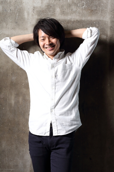 写真・図版 : 『THE SMALL POPPIES』に出演する関戸博一＝伊藤華織撮影