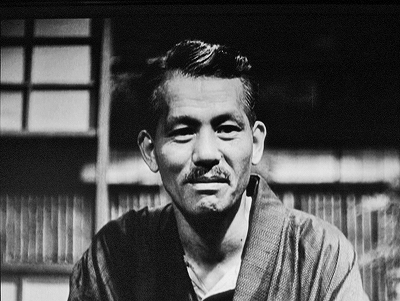 写真・図版 : 【写真10】　娘の詰問に、曖昧に首を縦に振り、「うん」と 答える笠智衆