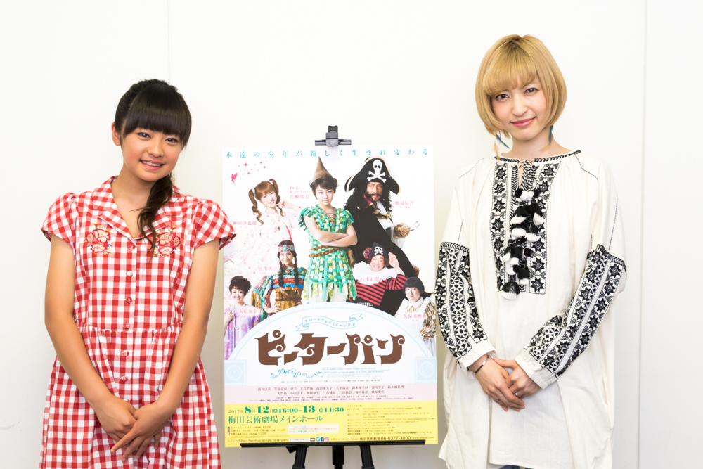 写真・図版 : ブロードウェイミュージカル『ピーターパン』に出演する、吉柳咲良（左）と神田沙也加＝安田新之助撮影