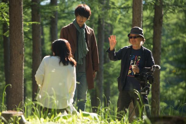 写真・図版 : 撮影現場で　(c)松竹ブロードキャスティング    