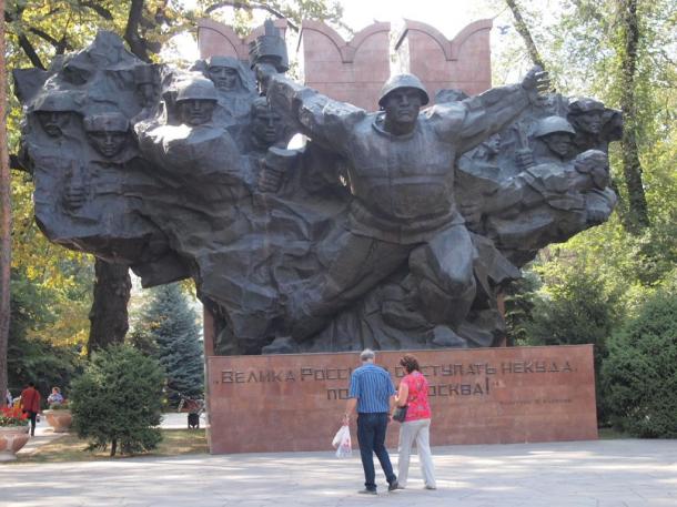 同じ公園には第２次大戦のさいの対独戦争の記念碑も
