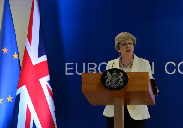 EU首脳会議の後に会見に臨む英国のメイ首相＝ブリュッセルのEU本部