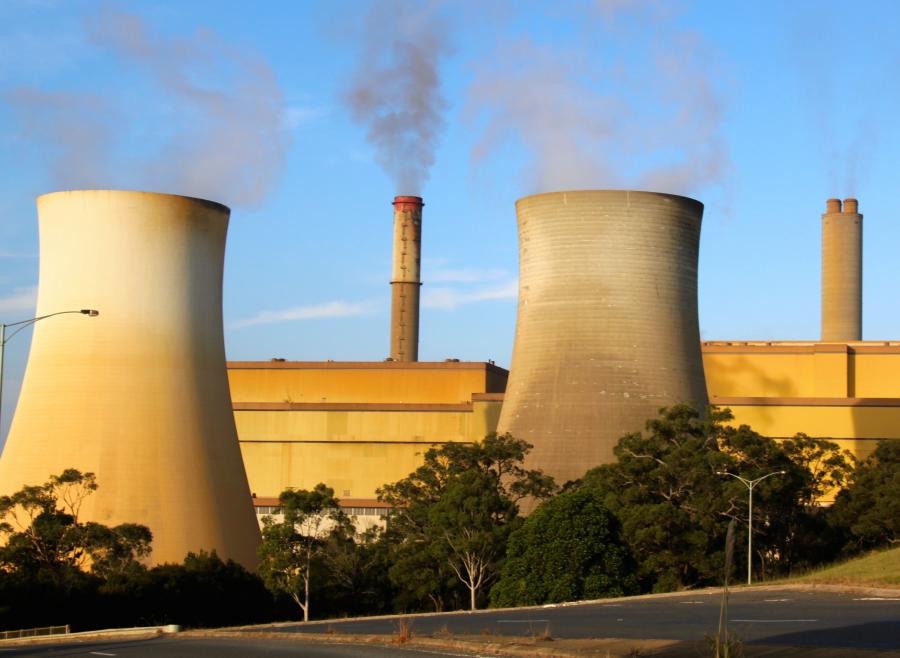 写真・図版 : オーストラリアの石炭火力発電所＝、小暮哲夫撮