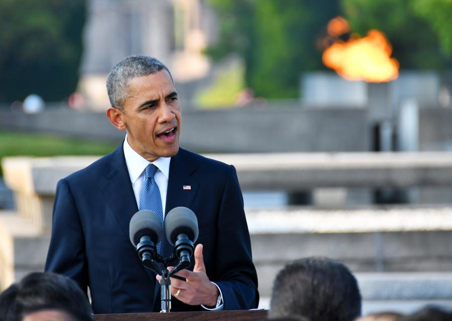 写真・図版 : 広島市の平和記念公園で演説するオバマ米大統領＝2016年５月27日