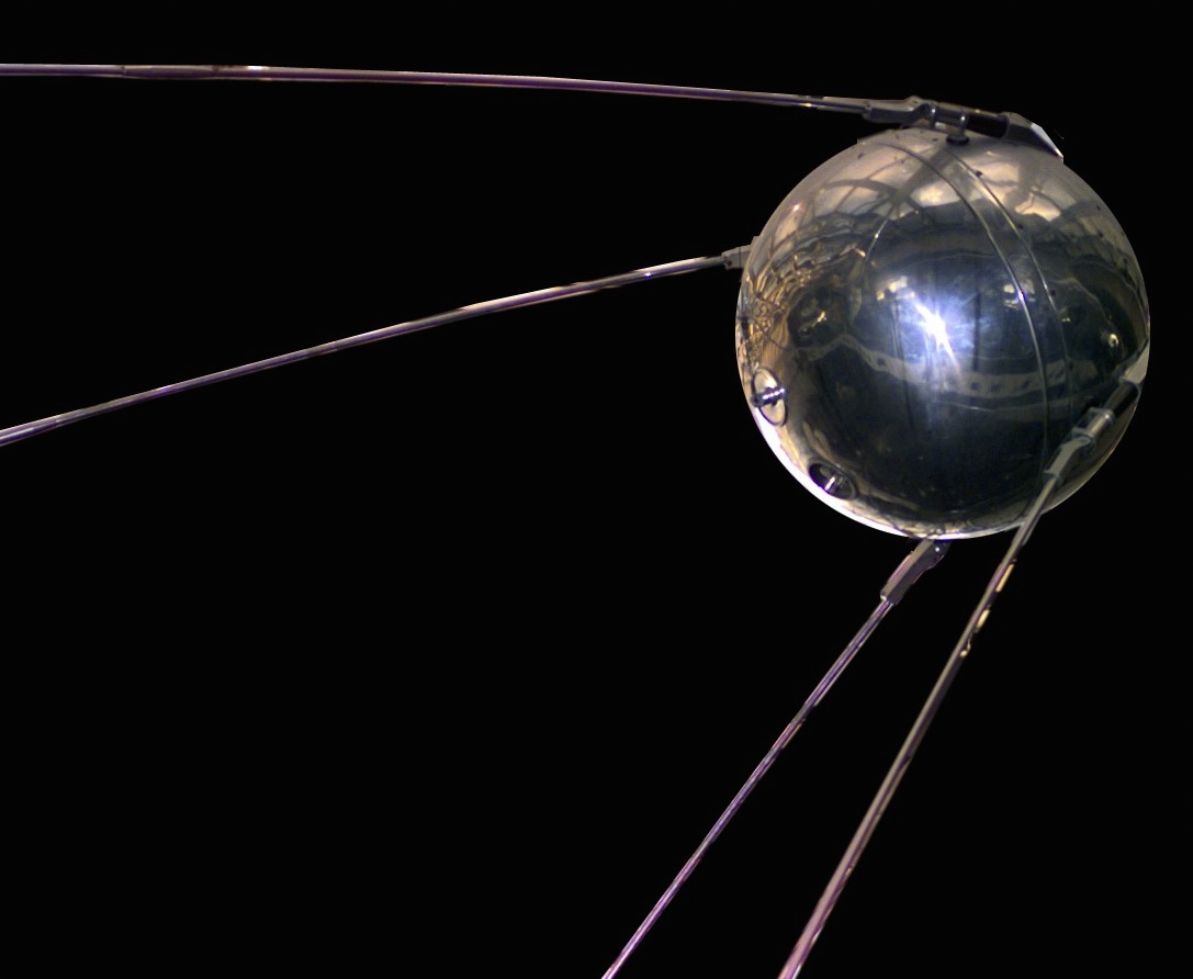 写真・図版 : 1957年10月4日に打ち上げられた人類初の人工衛星スプートニク