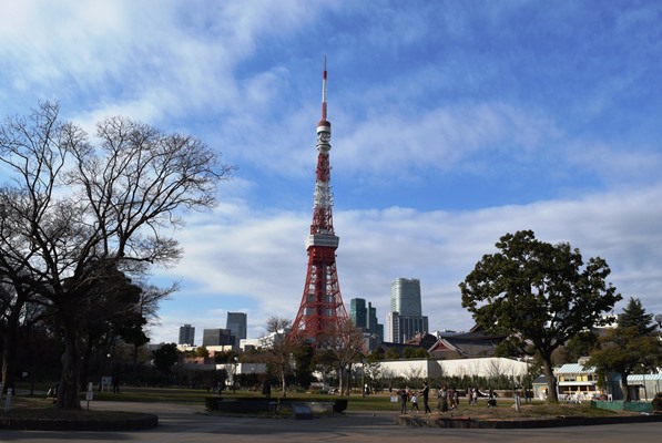 写真・図版 : アナログ時代を中心に、関東地方向けのテレビ電波などの送信を担った東京タワー＝2016年1月、東京都港区芝公園