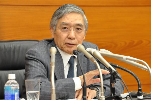 記者会見する日本銀行の黒田東彦（はるひこ）総裁 