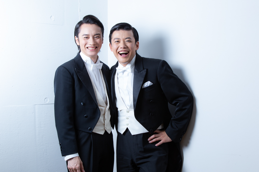 写真・図版 : 良知真次(左）と藤岡正明＝冨田実布撮影