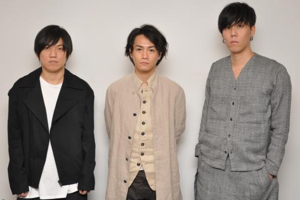 RADWIMPS 左からギターの桑原彰、、ベースの武田祐介 ボーカルの野田洋次郎2016