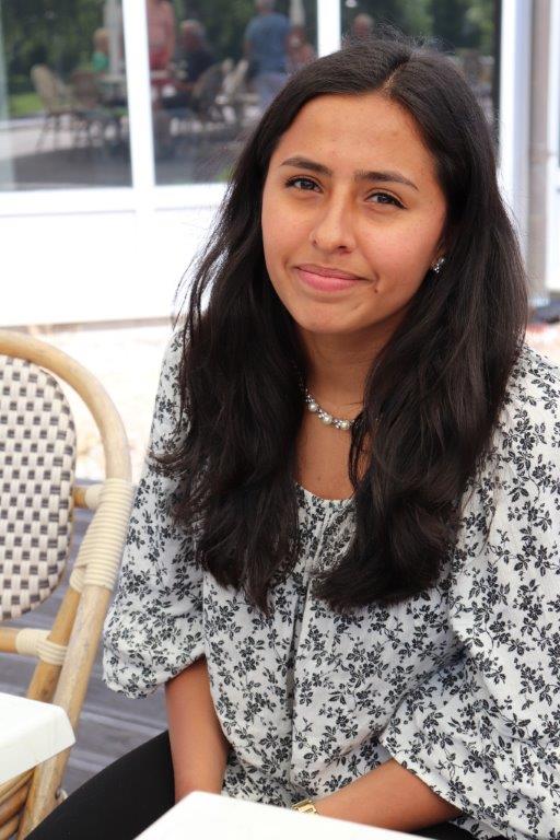 写真・図版 : アンネリ・カスティロさんは16歳で穏健党に入った。教育問題では教師の給与水準を引き上げることも課題の一つと考えている