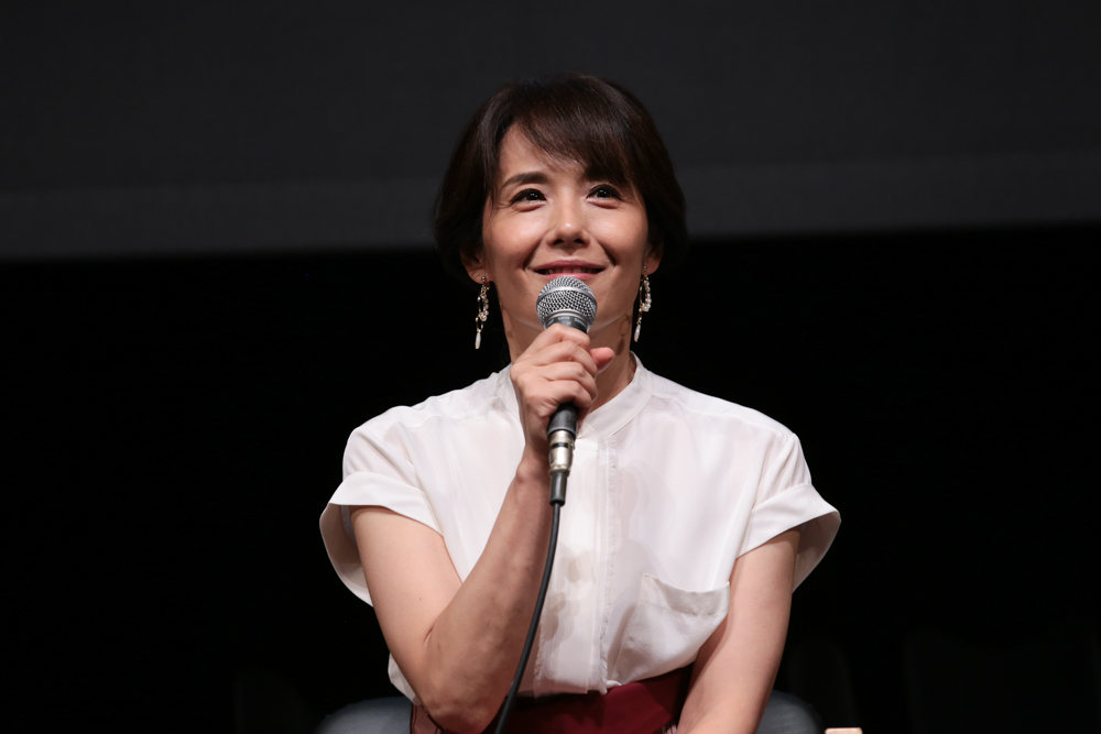写真・図版 : 『母と暮せば』制作発表会見から、富田靖子＝冨田実布撮影