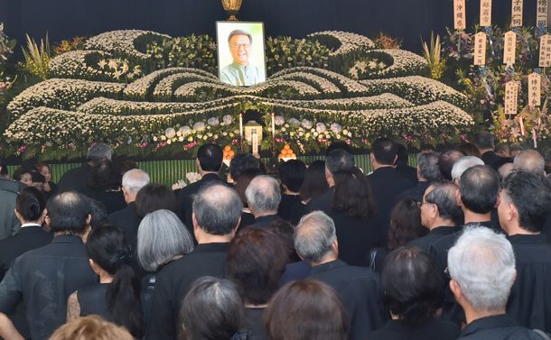 写真・図版 : The funeral of Okinawa's Governor Takeshi Onaga was held in Naha, Aug.13 2018