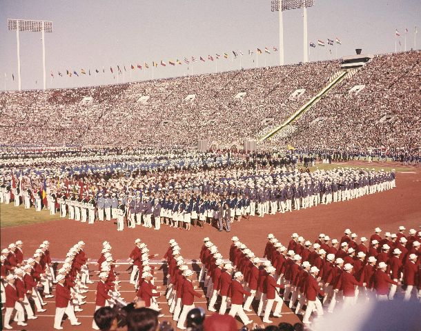 写真・図版 : 1964年東京五輪の開会式