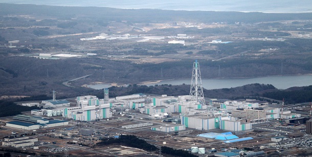 写真・図版 : 日本の六ケ所再処理工場。工事の延期を繰り返し、現在は2021年度の完成予定だ