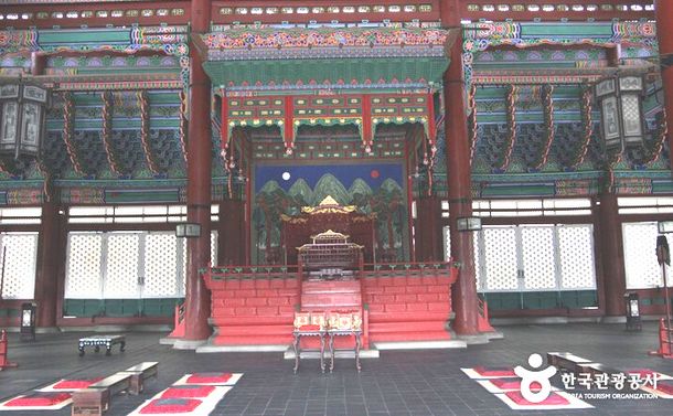 写真・図版 : 조선시대 왕의 권좌, 경복궁 내= 한국관광공사 홈페이지로부터
