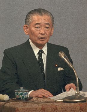 退陣表明した竹下登首相＝1989年4月25日
