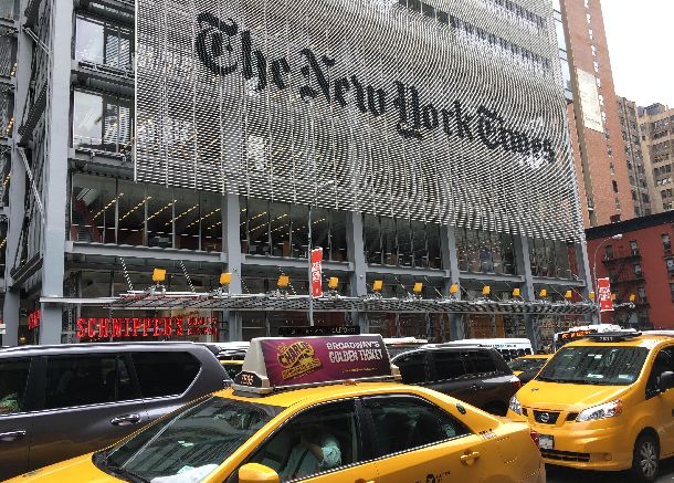 写真・図版 : ニューヨーク・タイムズの本社ビル。