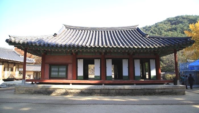 写真・図版 : 조선시대 유학자들 근거지의 하나인 지방의 서원(書院), 사진은 1543년 경북 영주에 설립된 소수서원(紹修書院)= 한국관광공사 홈페이지로부터