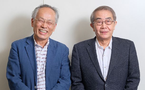 写真・図版 : 田中秀征氏（右）と佐高信氏（左）